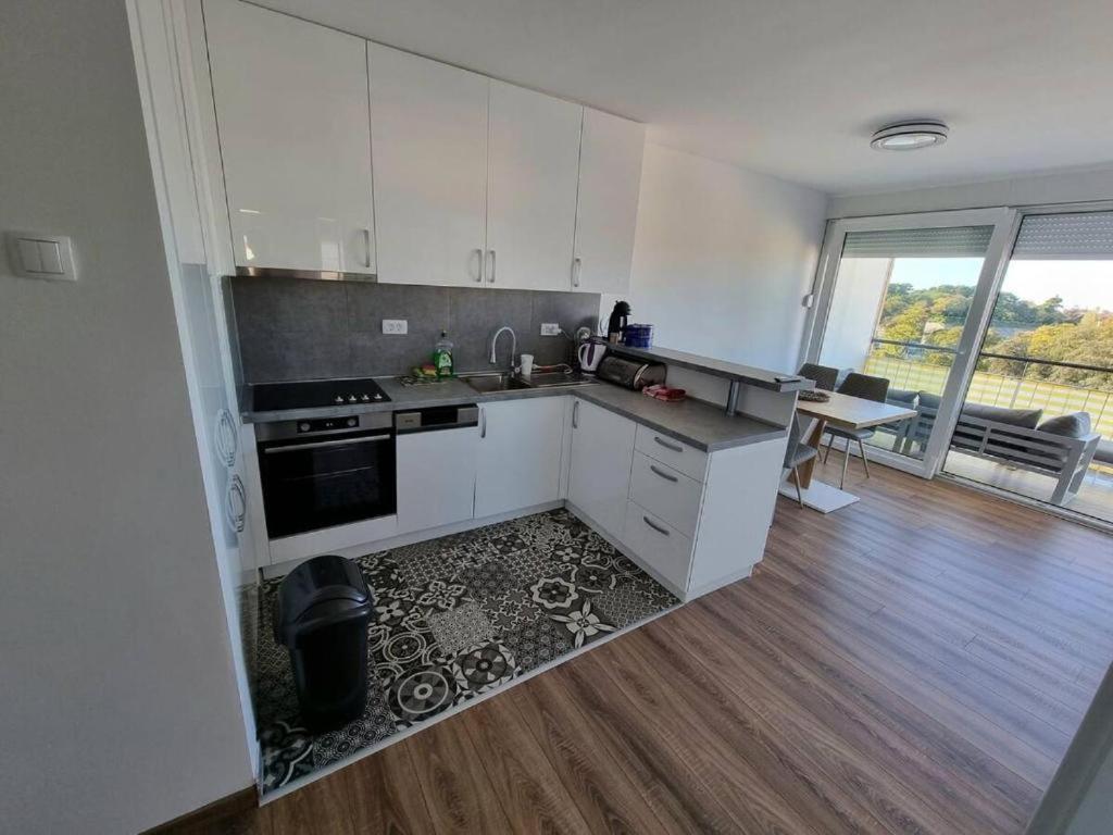 Sea View Balcony And Parking Apartment Zadar Luaran gambar